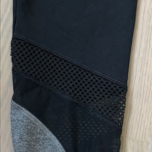 Pink Victoria Secret Ultimate Leggings Small - Picture 2 of 3